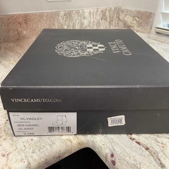 Vince Camuto Hadley, Size 9.5, New Caramel, Oil Sheep, in box - Picture 2 of 8